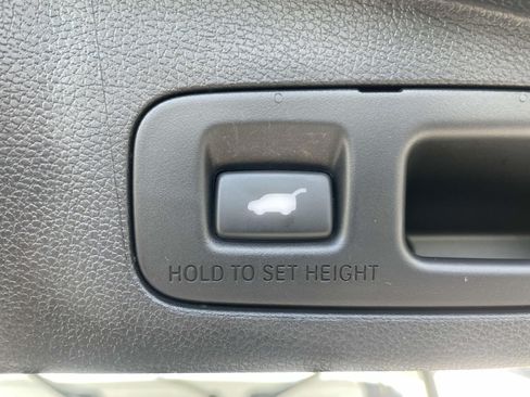 Used 2018 Honda CR-V Touring image 9
