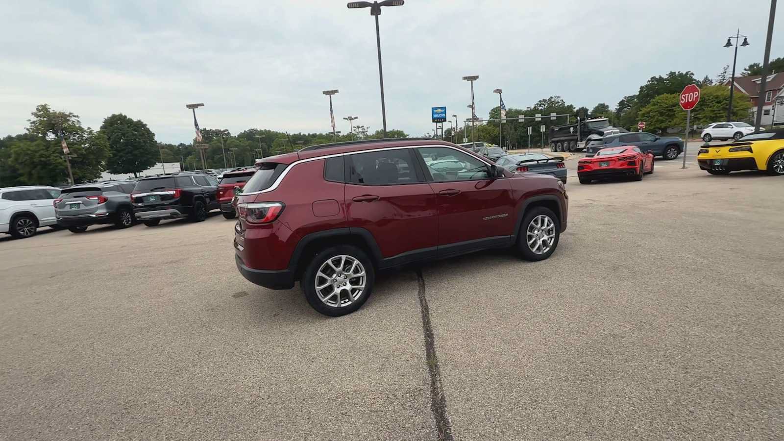 Used 2022 Jeep Compass Latitude w/ Sun and Sound Group AWD/4WD image 8
