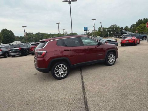Used 2022 Jeep Compass Latitude w/ Sun and Sound Group AWD/4WD image 8