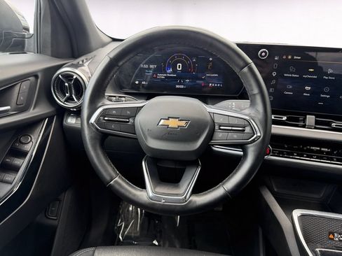 Used 2025 Chevrolet Equinox LT w/ Convenience Package II FWD image 12