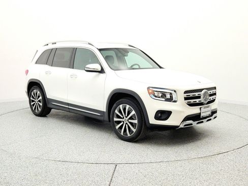 Used 2022 Mercedes-Benz GLB 250 image 3