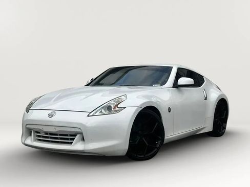 Used 2009 Nissan 370Z Touring RWD image 26