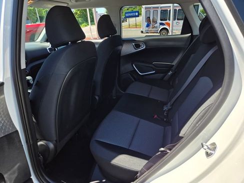 Used 2025 Kia Soul LX w/ LX Technology Package FWD image 16