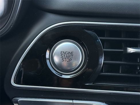 Used 2023 Genesis G70 2.0T image 22