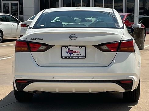 Used 2025 Nissan Altima 2.5 SV FWD image 5