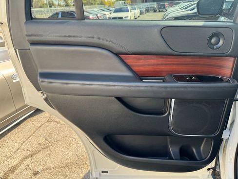 Used 2022 Lincoln Navigator Reserve image 27