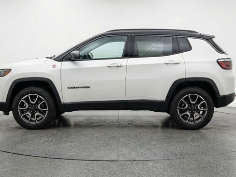 Used 2025 Jeep Compass Trailhawk w/ Trailer Tow Group image 5
