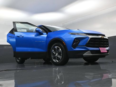 Used 2025 Chevrolet Blazer LT AWD/4WD image 27