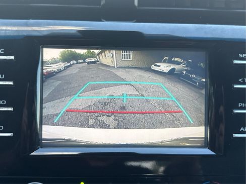 Used 2018 Toyota Camry LE image 30