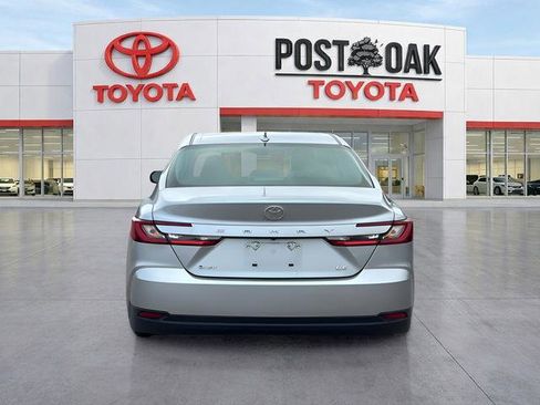 Used 2025 Toyota Camry LE image 6