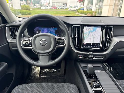 Used 2024 Volvo XC60 B5 Core w/ Protection Package Premier AWD/4WD image 19