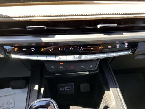 Used 2024 Cadillac XT4 Luxury w/ Cold Weather Package FWD image 22