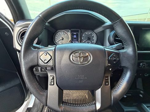 Used 2019 Toyota Tacoma TRD Sport AWD/4WD image 10