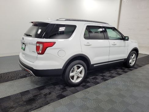 Used 2016 Ford Explorer XLT w/ Equipment Group 201A image 10