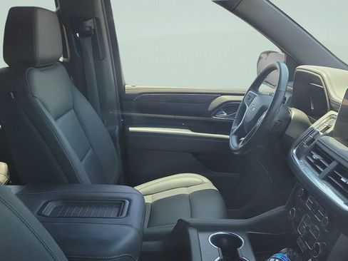 Used 2024 Chevrolet Tahoe Z71 w/ Luxury Package AWD/4WD image 7