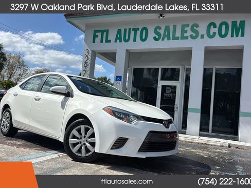 Used 2016 Toyota Corolla LE FWD image 2