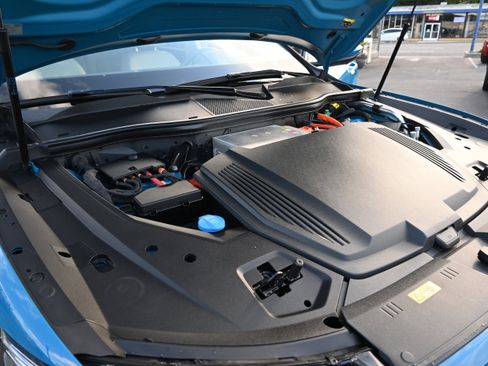 Used 2019 Audi e-tron Premium Plus image 25