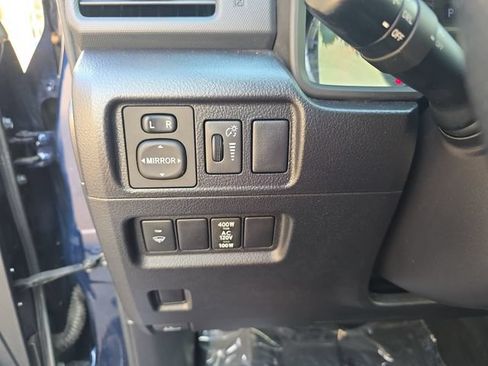 Used 2018 Toyota 4Runner TRD Off-Road AWD/4WD image 26