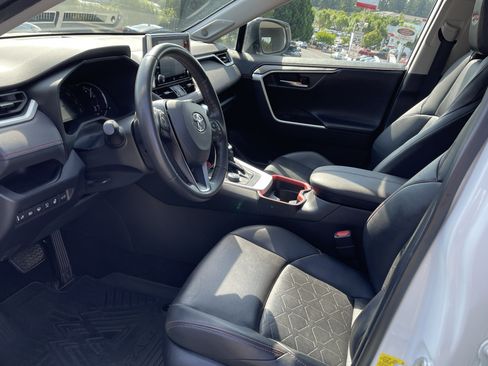 Certified 2021 Toyota RAV4 TRD Off-Road AWD/4WD image 9