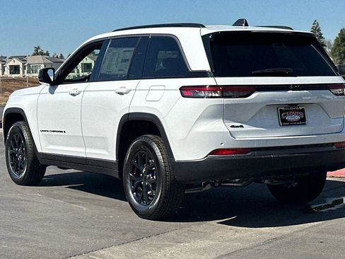 New 2026 Jeep Grand Cherokee Altitude image 6