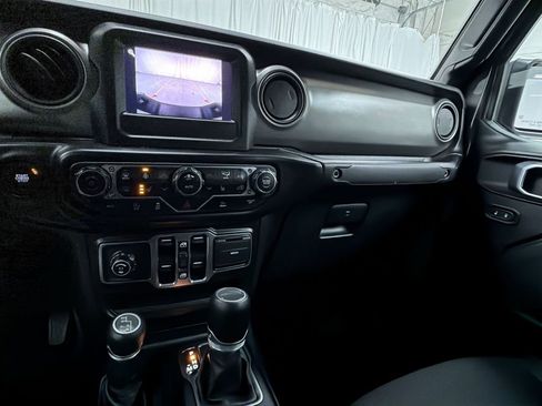 Used 2022 Jeep Gladiator Sport AWD/4WD image 10