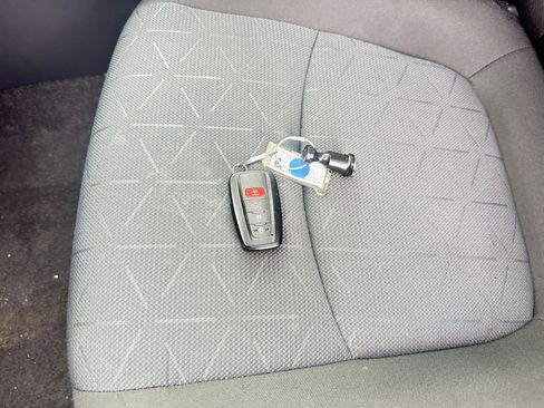 Used 2025 Toyota RAV4 XLE image 22