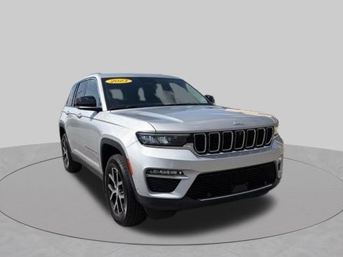 Used 2023 Jeep Grand Cherokee Limited w/ Luxury Tech Group II AWD/4WD image 8