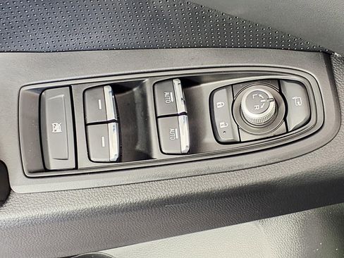 Used 2025 Subaru Ascent Bronze Edition image 15