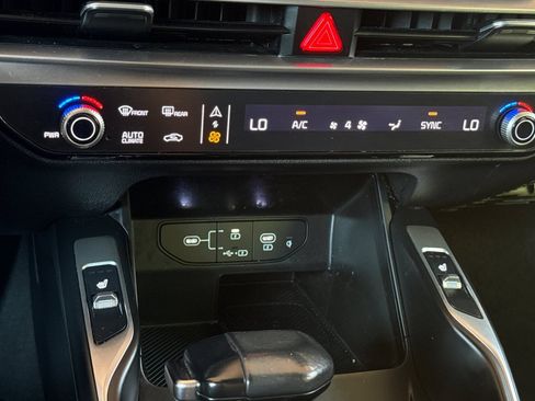 Used 2025 Kia Sorento S AWD/4WD image 22