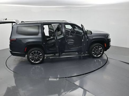 Used 2025 Jeep Wagoneer Series III w/ Premium Group I AWD/4WD image 51
