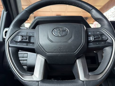 Used 2025 Toyota Tacoma TRD Off-Road AWD/4WD image 30