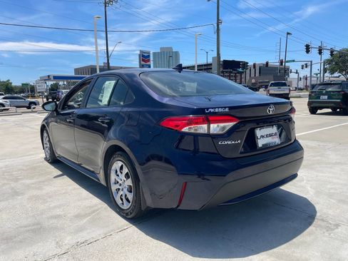 Used 2021 Toyota Corolla LE FWD image 3