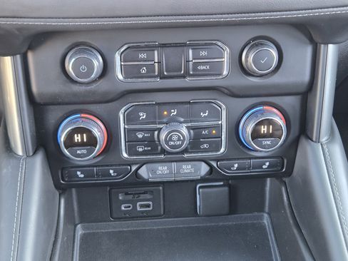 Used 2021 Chevrolet Tahoe Z71 w/ Luxury Package image 25