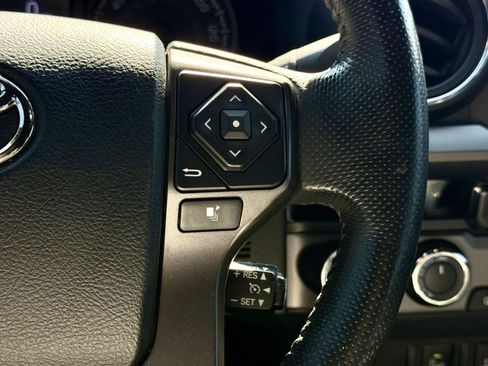 Used 2017 Toyota Tacoma TRD Off-Road AWD/4WD image 26