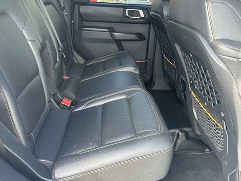 Used 2024 Ford Bronco Badlands AWD/4WD image 17