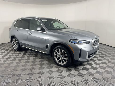 Used 2024 BMW X5 xDrive40i image 8
