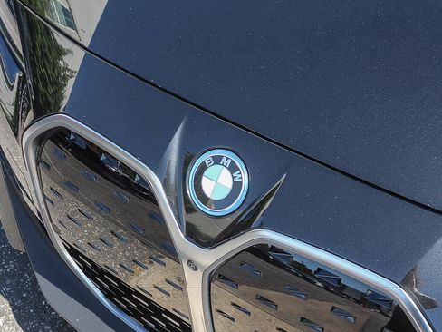 Used 2023 BMW i4 eDrive40 RWD image 18