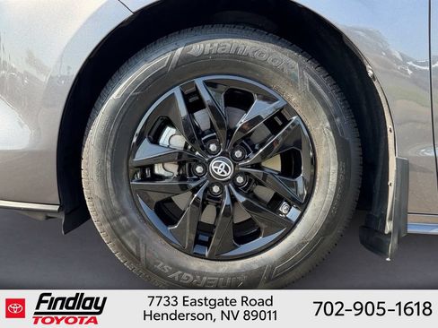 Used 2024 Toyota Sienna XLE FWD image 12
