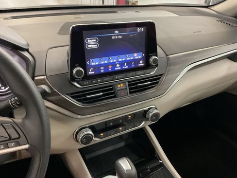 Used 2024 Nissan Altima 2.5 SV AWD/4WD image 13