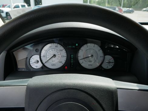 Used 2008 Chrysler 300 LX RWD image 19
