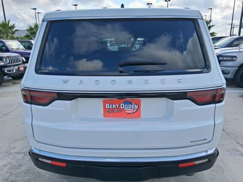 Used 2024 Jeep Wagoneer Series II w/ Flexible Seating Group RWD image 6
