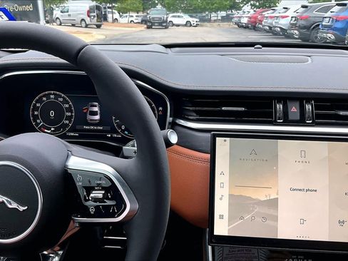 Used 2024 Jaguar XF R-Dynamic SE AWD/4WD image 7