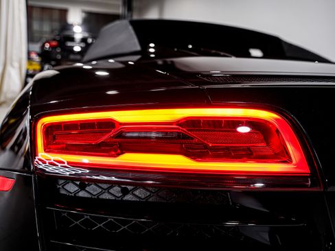 Used 2014 Audi R8 V8 w/ Full Leather Package image 31