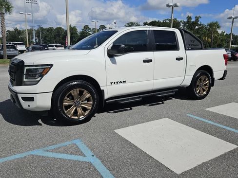 Used 2024 Nissan Titan SV w/ SV Bronze Edition Package RWD image 2