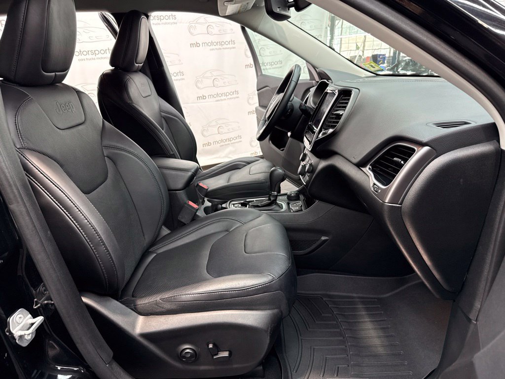 Used 2019 Jeep Cherokee Limited AWD/4WD image 32