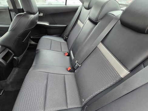 Used 2013 Toyota Camry image 11