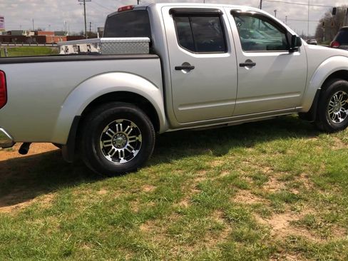 Used 2011 Nissan Frontier SV w/ SV Premium Utility Pkg image 8