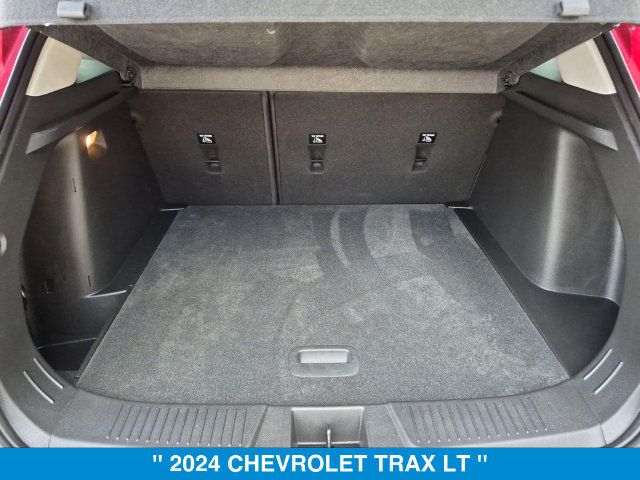 Used 2024 Chevrolet Trax LT w/ Driver Confidence Package FWD image 28