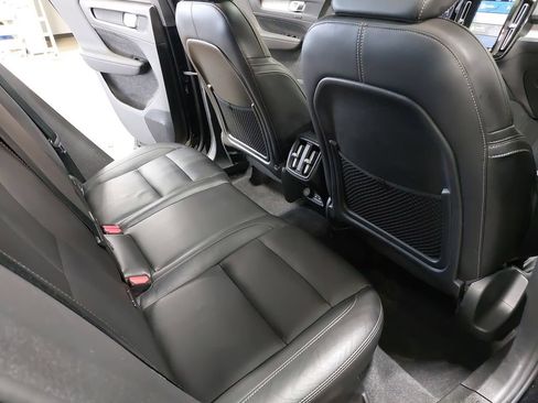 Used 2024 Volvo XC40 B5 Plus w/ Climate Package AWD/4WD image 11