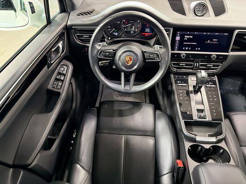 Certified 2023 Porsche Macan image 17